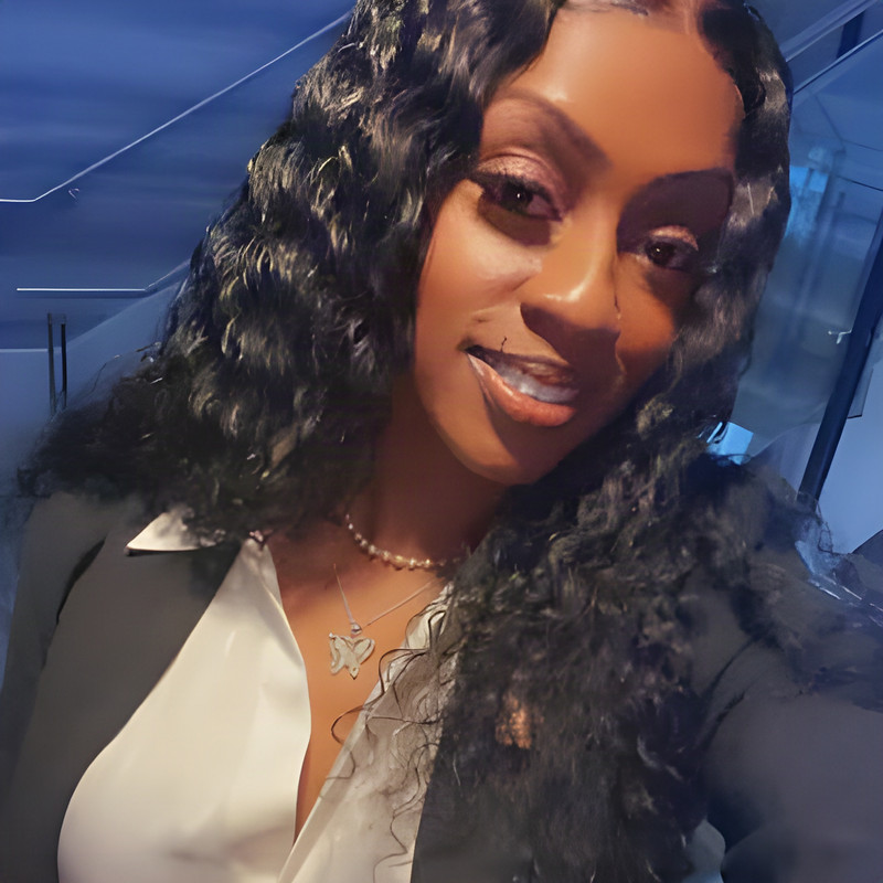 Janay Lewis wearing Boardroom curls